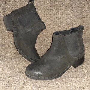 UGG-BONHAM II-Black Distressed Leather Chelsea Booties-Pull-On-Sz 9.5-Excellent